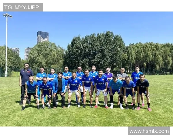 绿茵场上汗水挥洒见证足球球星高强度训练瞬间 绿茵场上汗水挥洒见证足球球星高强度训练瞬间